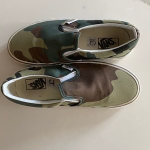 Vans Classic Slip-On Camo Kids’ Sneaker